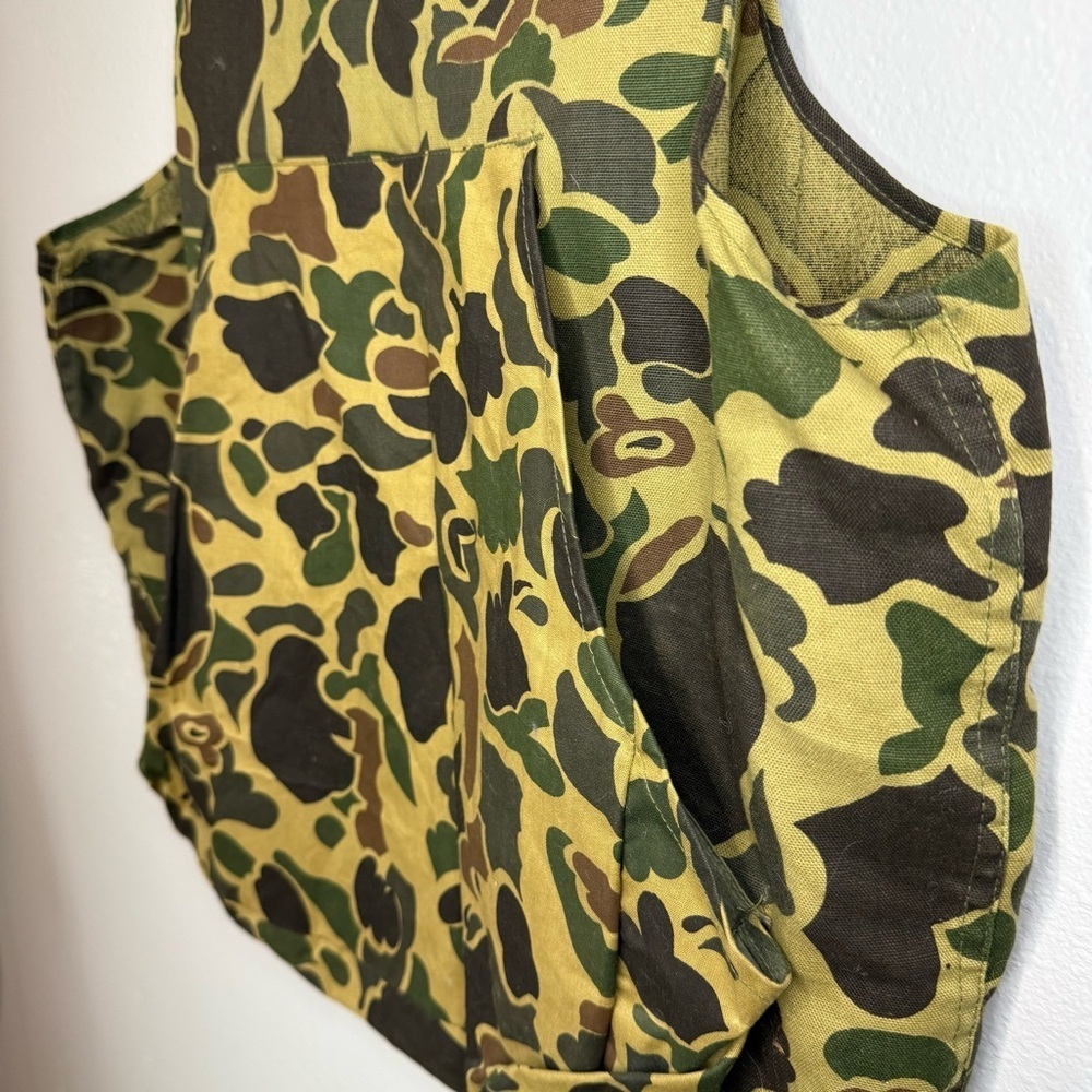 Camouflage Button-Up Vest - Picture 4 of 6